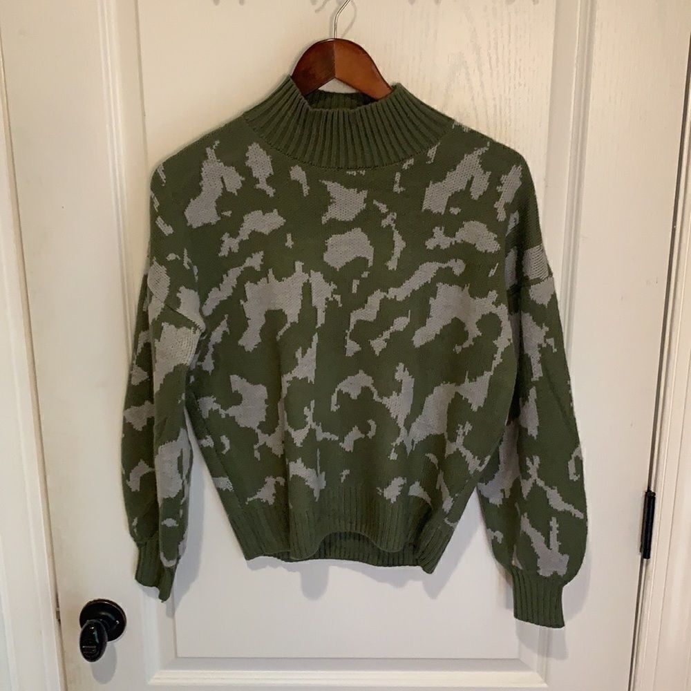 New with tags New Directions green and gray camo sweater 100% acrylic size small